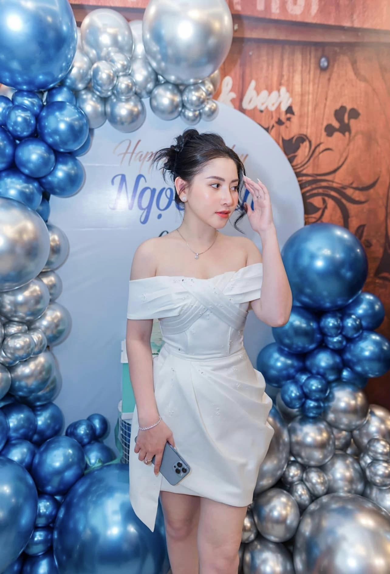 Trang Trí Đặt Tiệc Cho Khách Nữ Đãi Tiệc Sinh Nhật