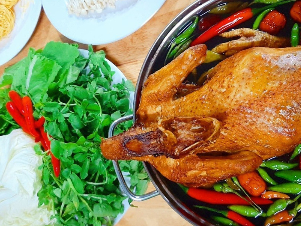 Gà tre tiềm ớt hiểm