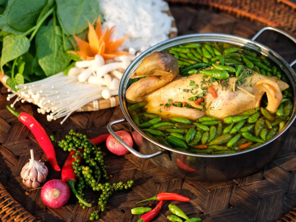 Gà tre tiềm ớt hiểm